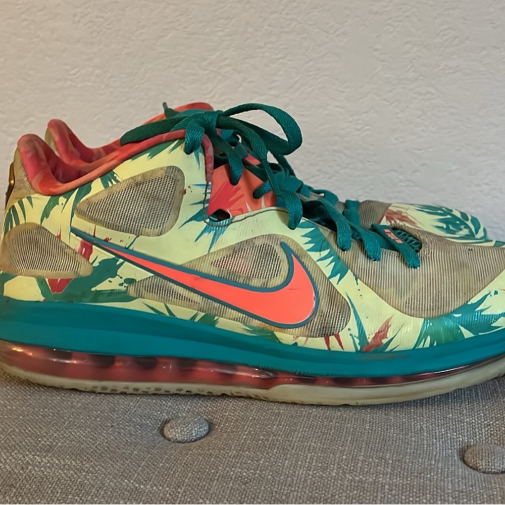 Nike LeBron Palmer Tennis Shoes
